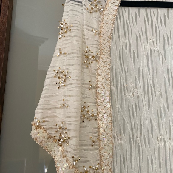 NWT Bridal shawl handmade beaded flower design fancy Chapel Veil scarf wrap - Picture 4 of 7